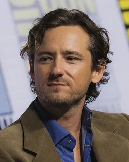 Lewis Pullman